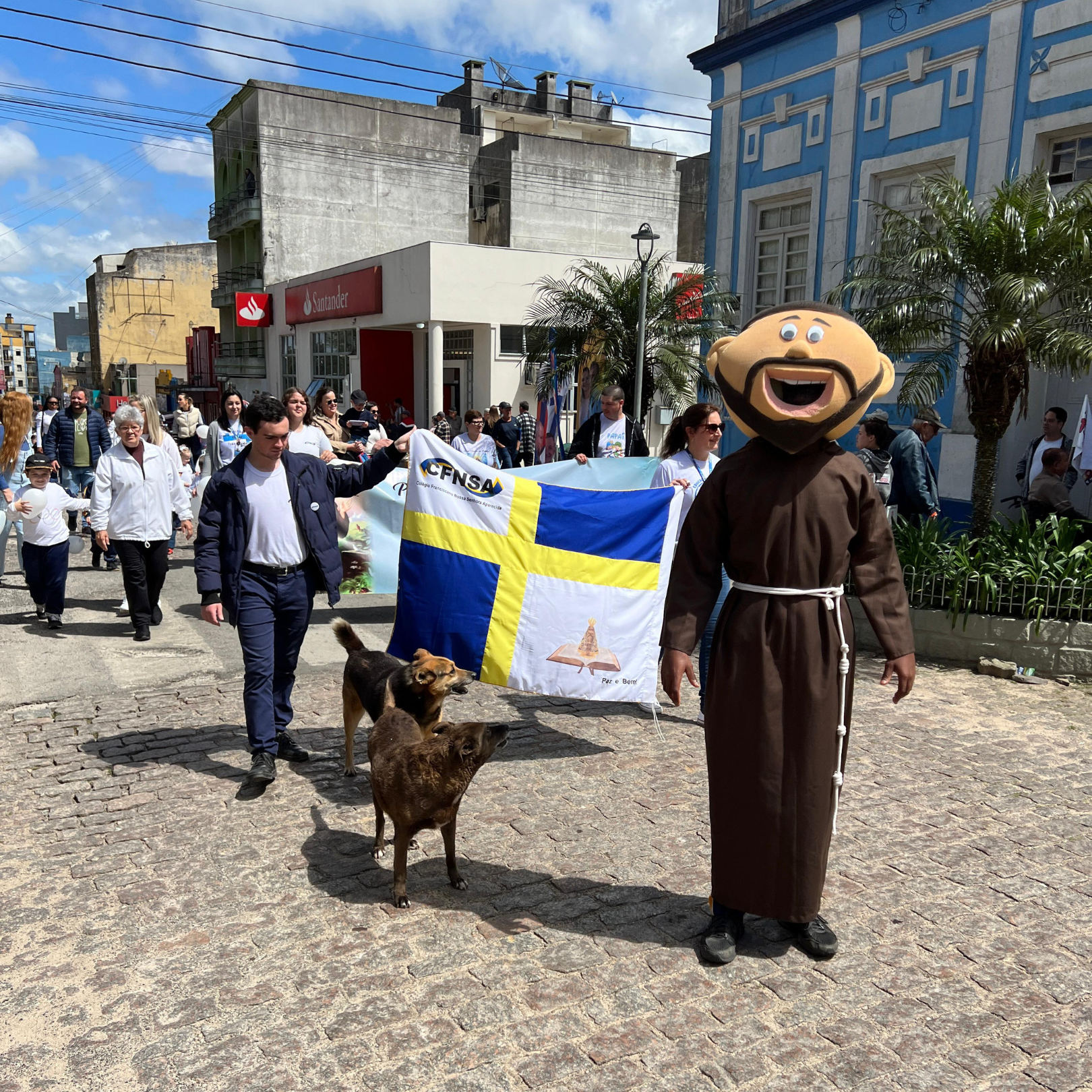 #TBT: Colégio Aparecida promove Caminhada da Paz e espalha mensagem de São Francisco de Assis  